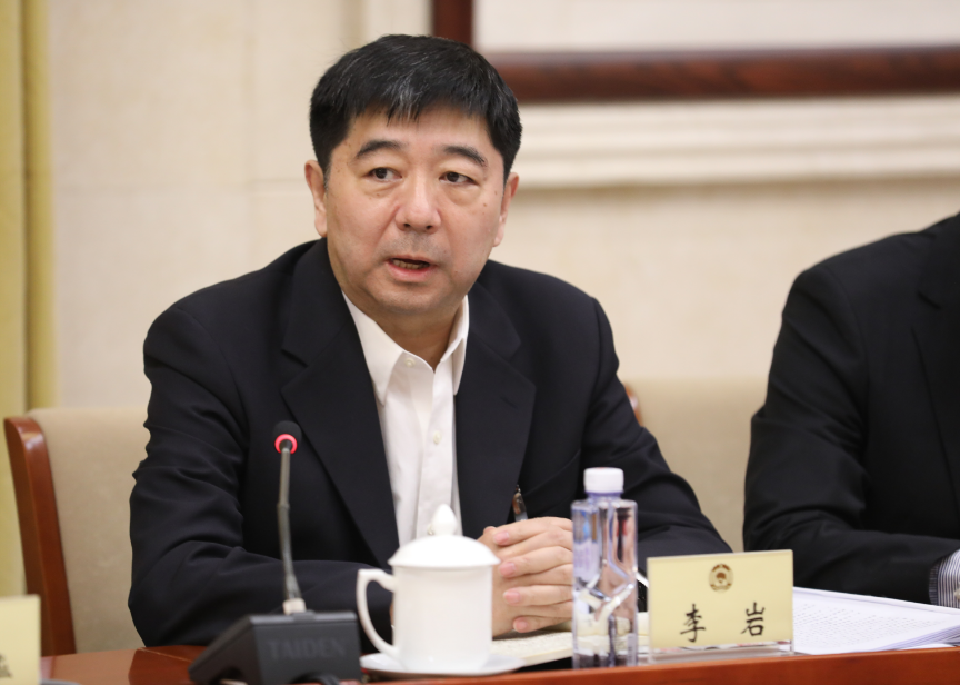 "全国政协委员,北京首都开发控股(集团)有限公司总经理李岩建议,研究