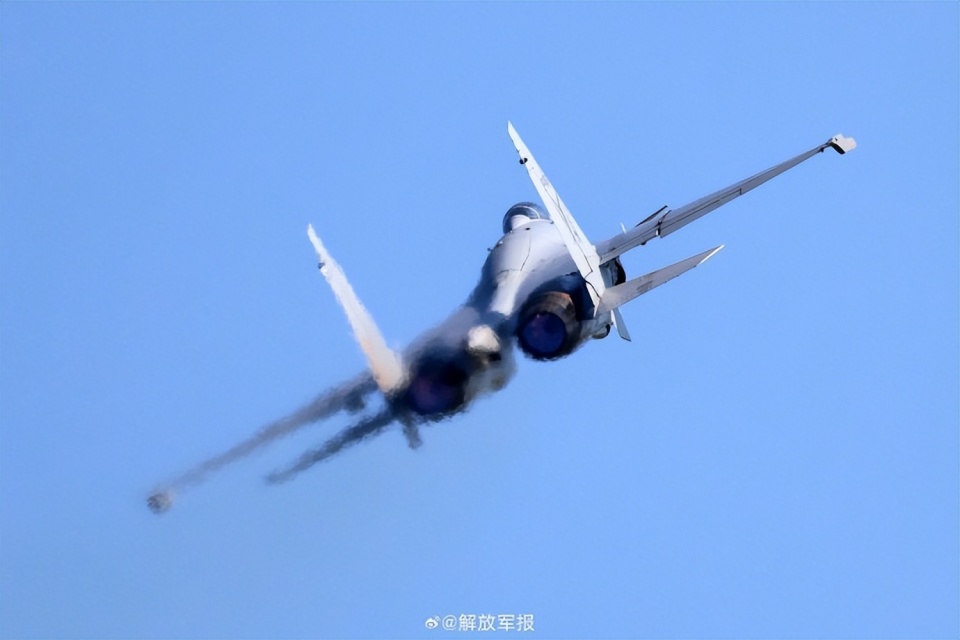 转发共赏！带你看战机训练酷图_腾讯新闻