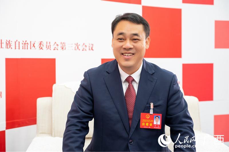 周诚代表牵住产业发展牛鼻子加快构建现代化产业体系