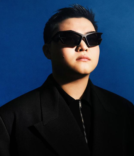 是s赛的拼图如此之外他也算是做到了极致出道开始就是明星选手对下路