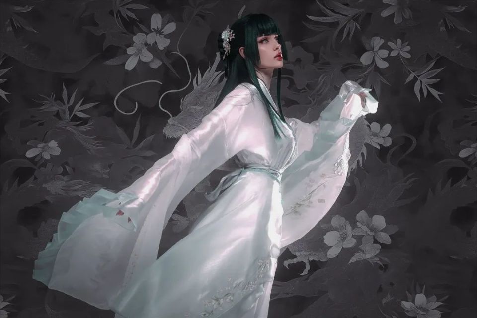 俄罗斯小姐姐cos《塞尔达》公主图 穿短裙秀绝妙身材