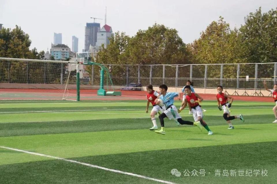 “橄”拼少年，锋芒初露，青岛新世纪学校“暖阳橄榄球队”2026年“区长杯”斩获佳绩_腾讯新闻