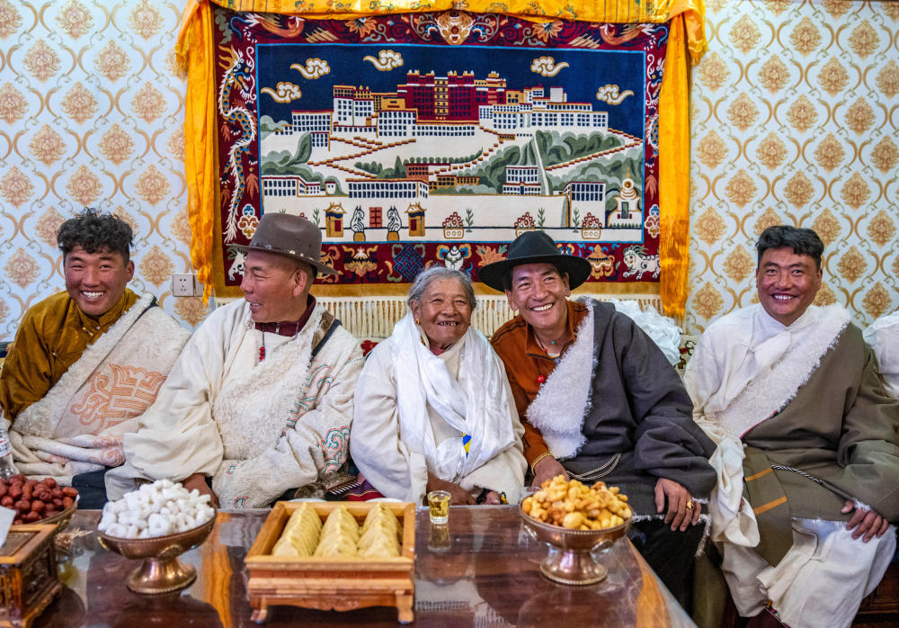 翻身农奴讲故事丨藏北草原上,斯曲旺姆和她的"百口之家"_腾讯新闻