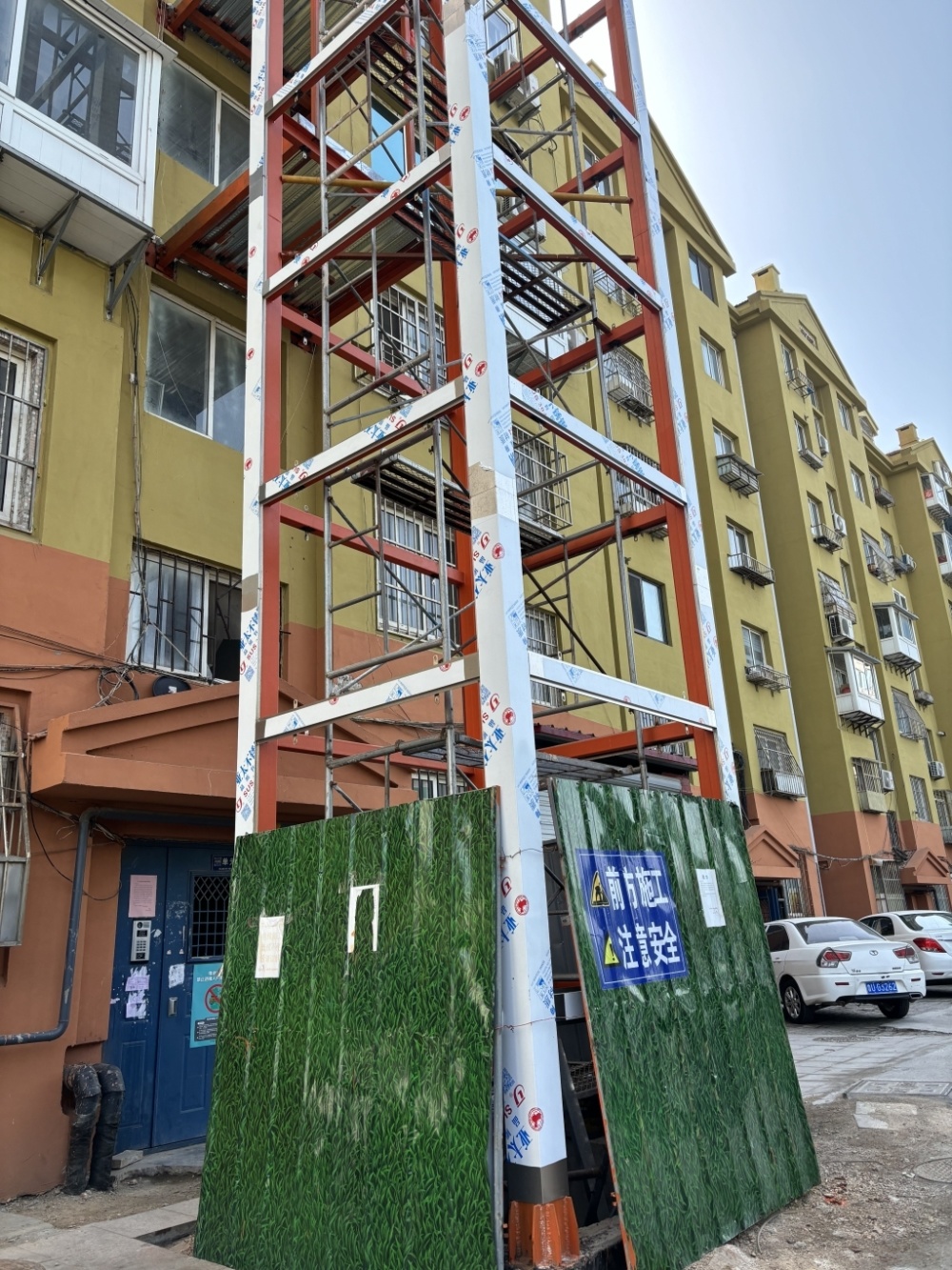 业主纠纷还是企业龟速一部电梯加装两年多荣发小区业主用上电梯真难