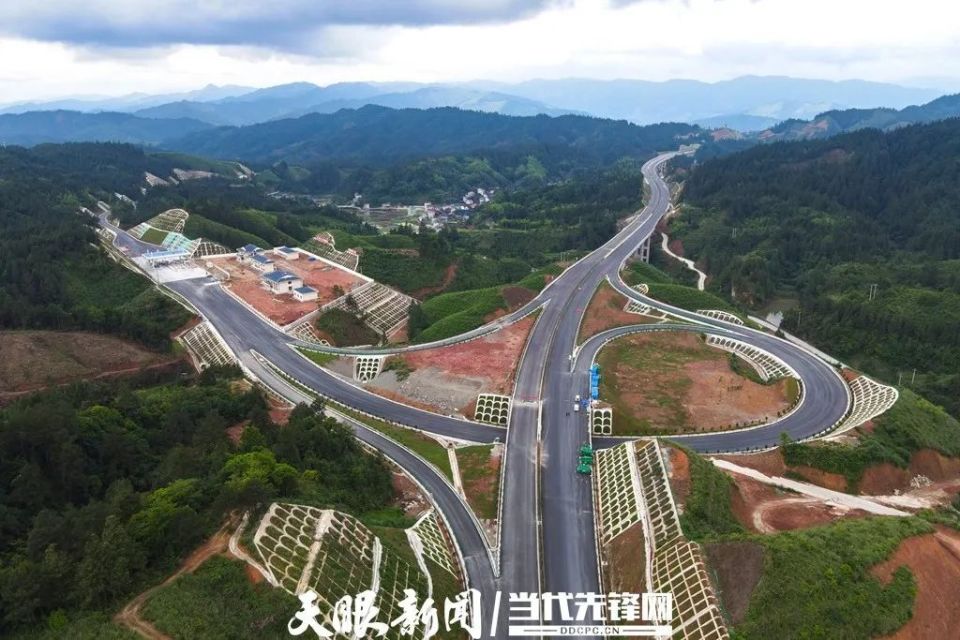 剑黎高速公路有限公司投资建设的剑河至黎平高速公路项目总投资132