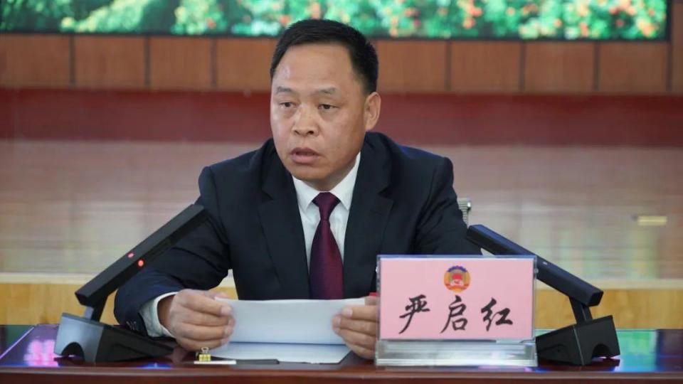 县政协十届四次会议举行界别联组会暨政府工作报告协商会 严启红到会听取意见建议并讲话 李宇主持会议_腾讯新闻