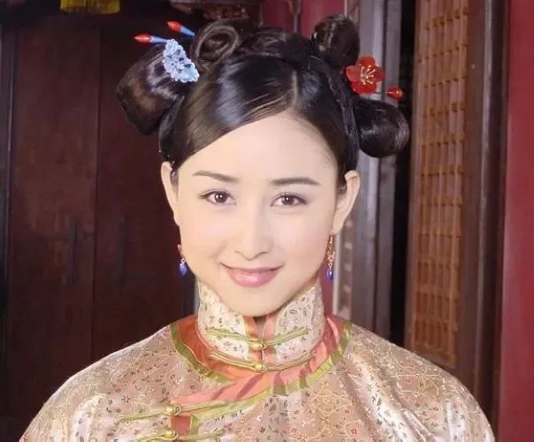 演员胡静毕业于有"明星第一班"之称的中央戏剧学