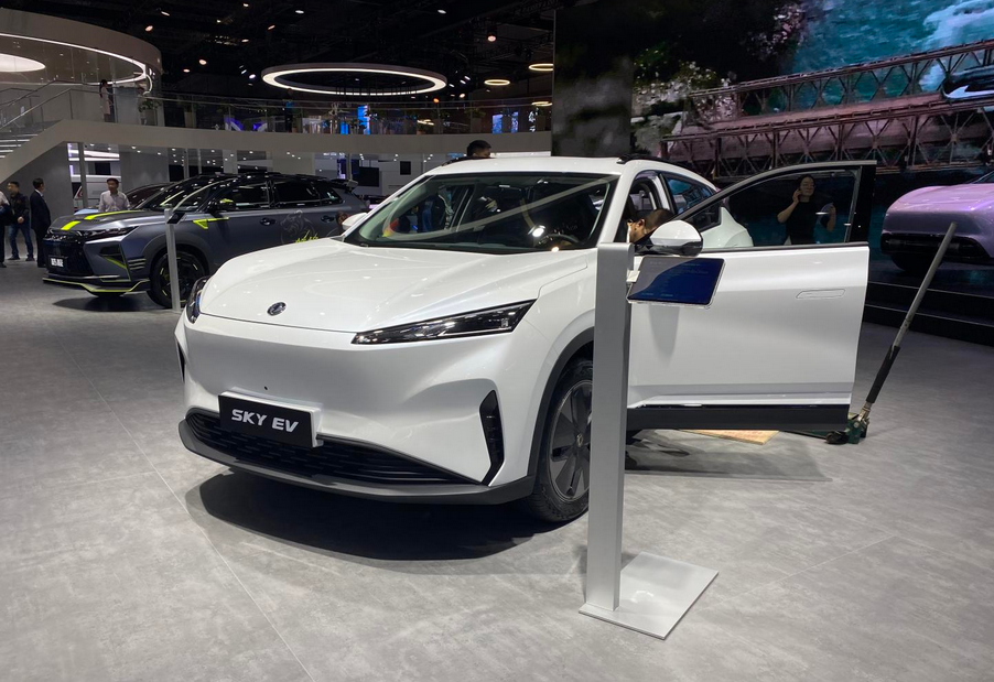 2023上海车展东风风神s01电动车正式亮相