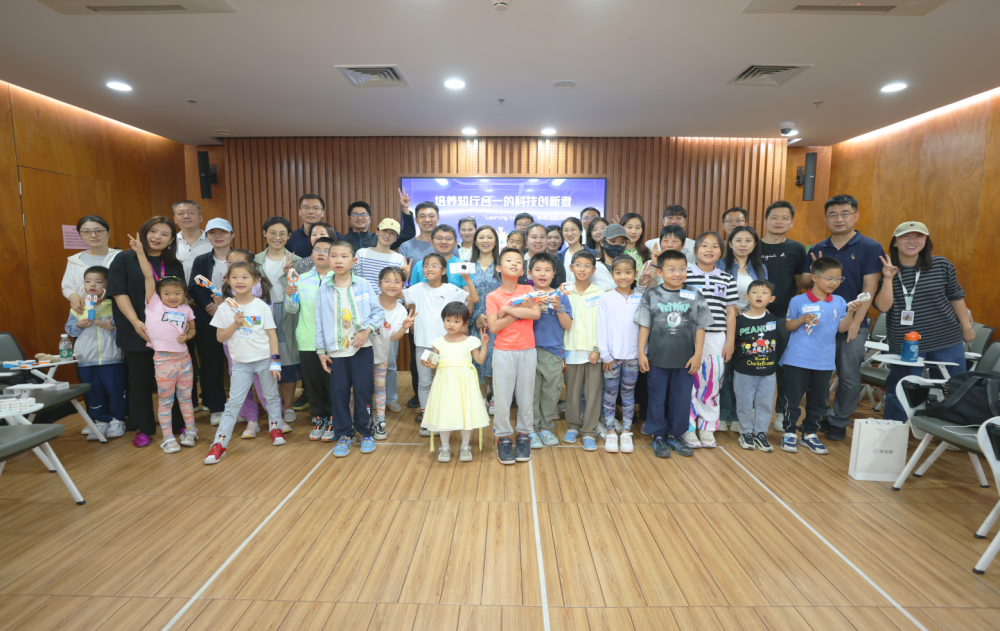 作业帮编程走进清华大学 儿童节点亮ai编程科教之旅