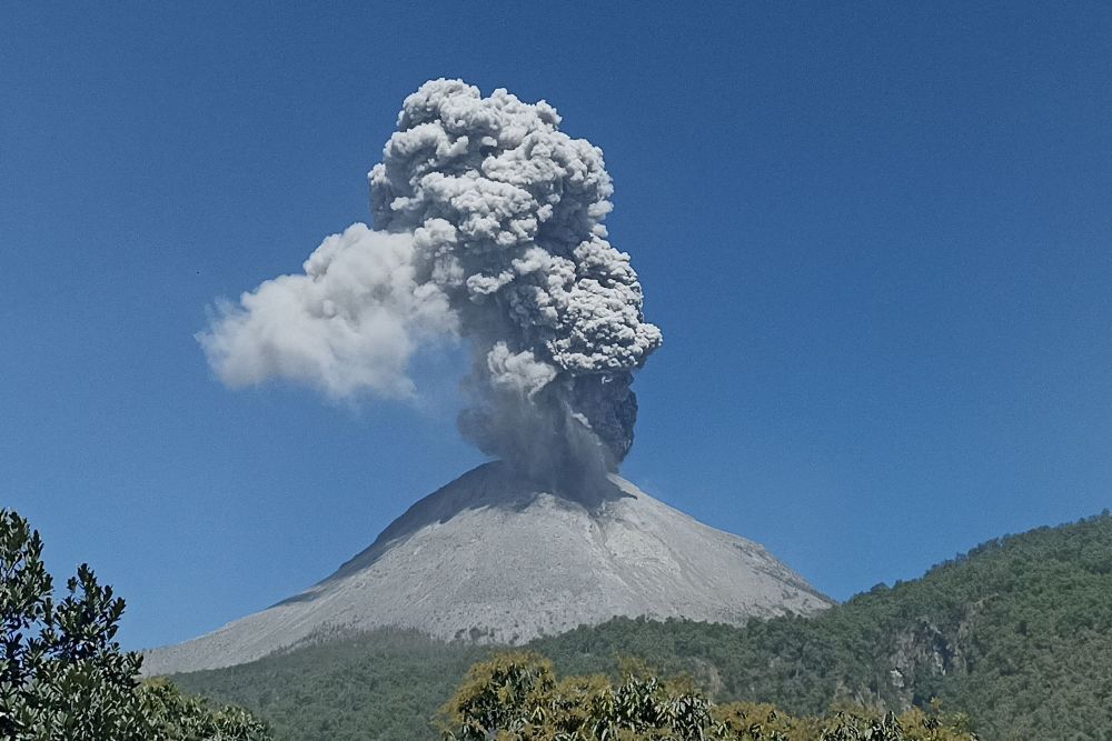 印度尼西亚:喷发的火山