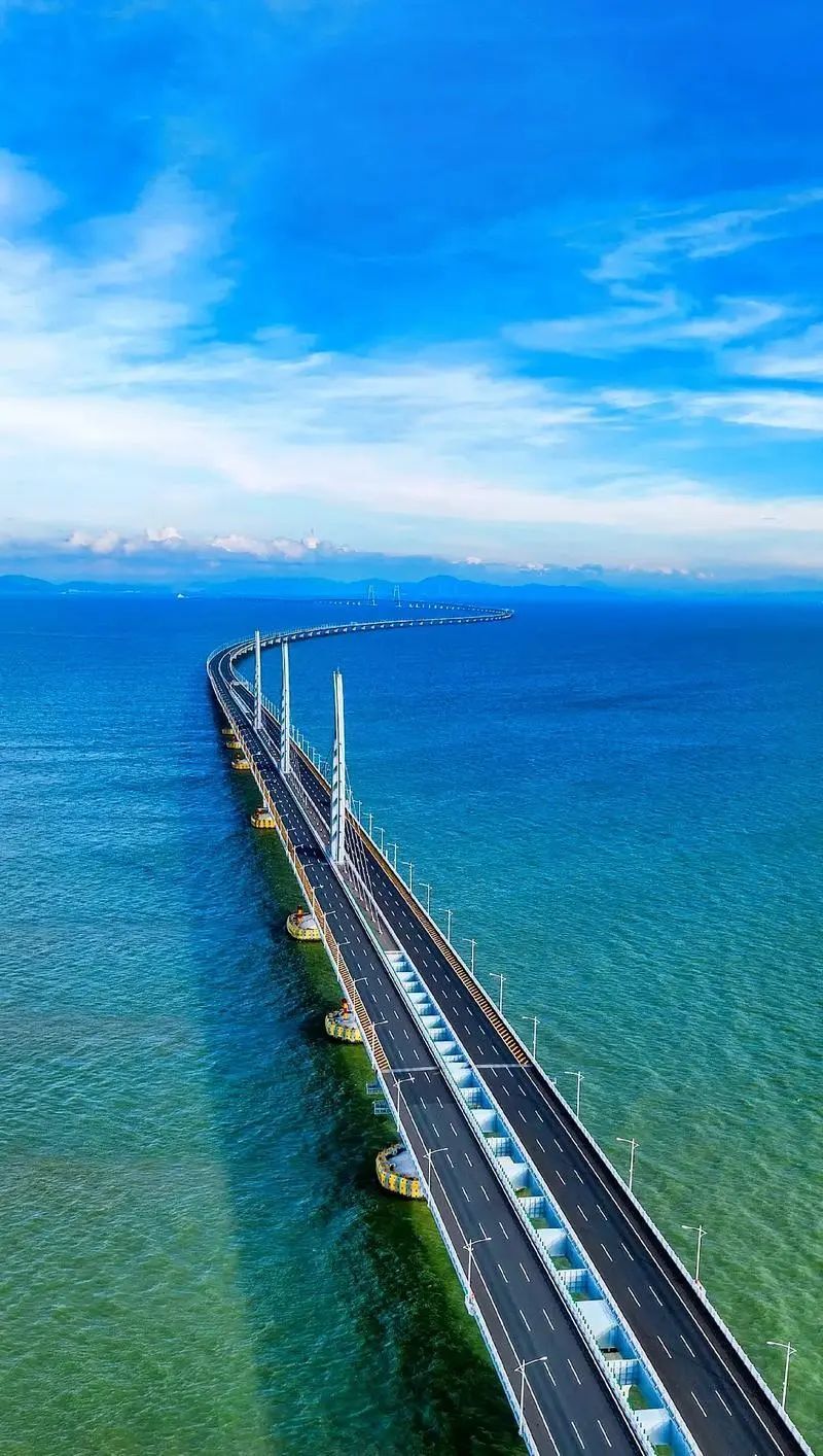 港珠澳大桥↑主跨的长度和复杂度对桥梁的安全性和稳定性有着重要影响