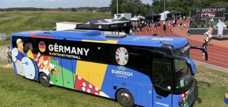 2024欧洲杯德国队大巴车宣传标语:德国因足球而团结