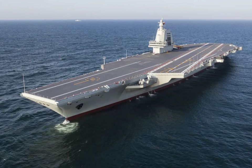 5月8日下午,我国第三艘航母福建舰圆满完成为期8天的首次航行试验任务