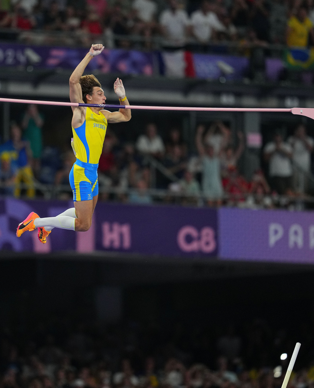 巴黎奥运会丨田径——男子撑杆跳高:杜普兰蒂斯破世界纪录夺冠(4)