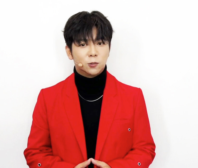 歌手胡海泉向身在异乡的沈阳老乡喊话与其思念不如多回家看看