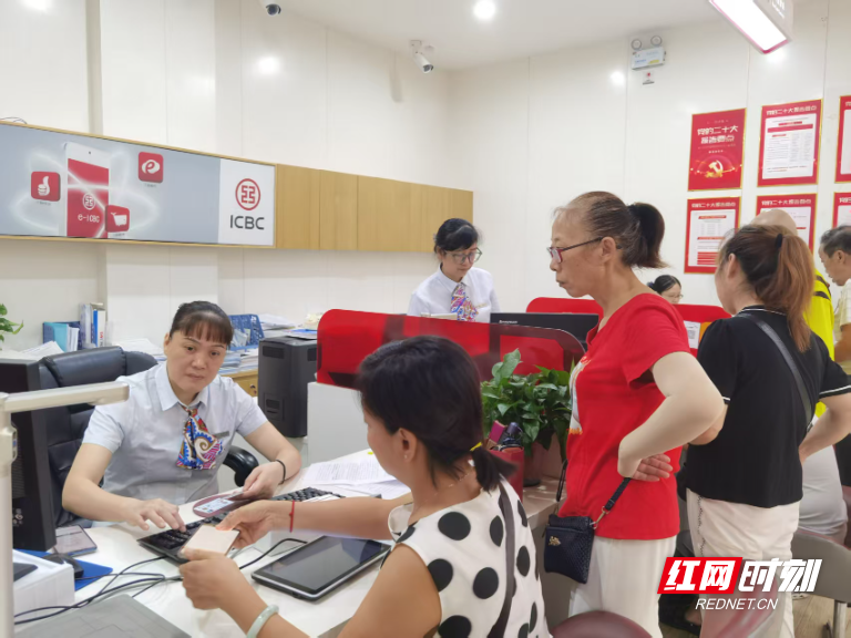 工商银行江东支行：精准施策提质效社保换卡惠民生