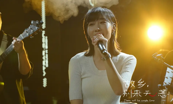 就在兩週前,任素汐又為大家帶來了一首非常好聽的全新單曲《歲歲》.