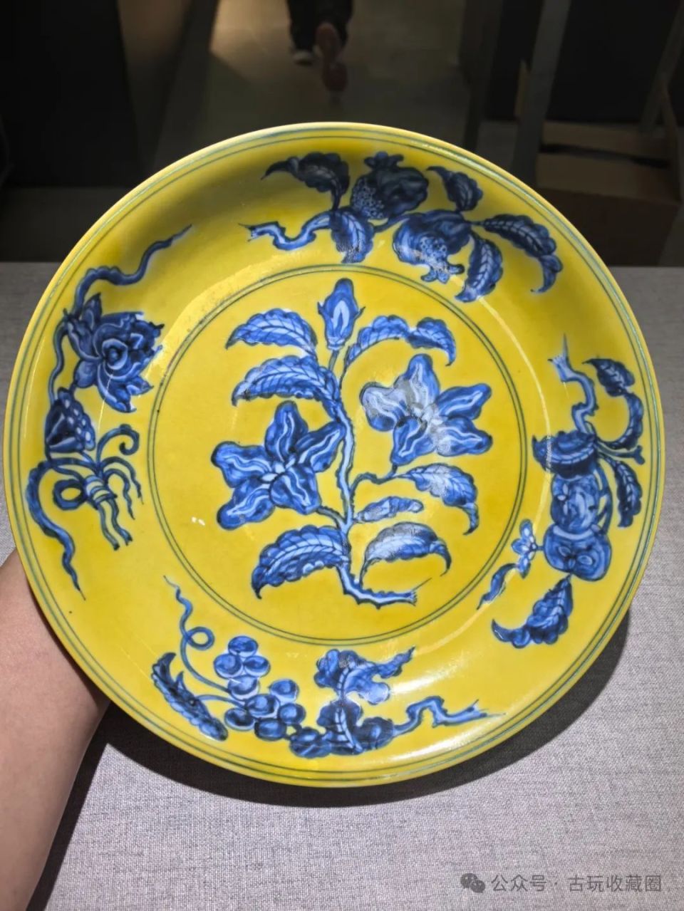 中国古玩 黄地青華折枝華紋盤 大明成化年製銘 大皿 明弘治黄地青花折枝花果纹盘档案-青花瓷-鉴宝档案