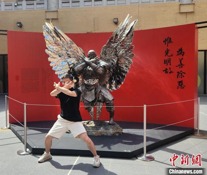 “金庸百年诞辰纪念·任哲雕塑展”结束 吸引逾40万人次参观_腾讯新闻
