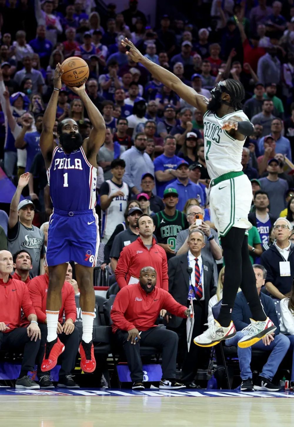 第二场和第三场,哈登场均14分,投篮命中率18%,三分命中率15%.