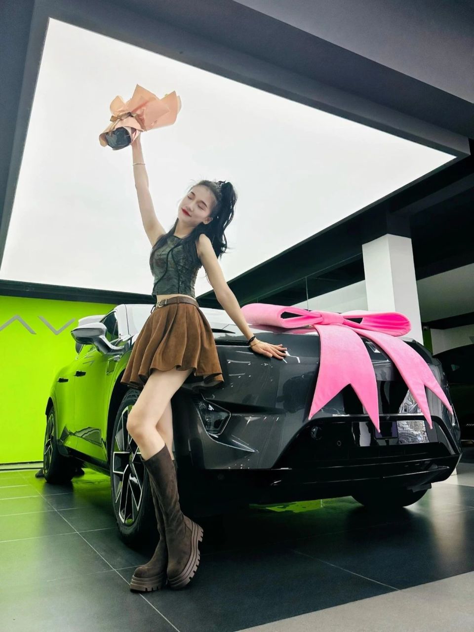 或许只有长腿小姐姐,才能征服的大玩具阿维塔11【提车照15】