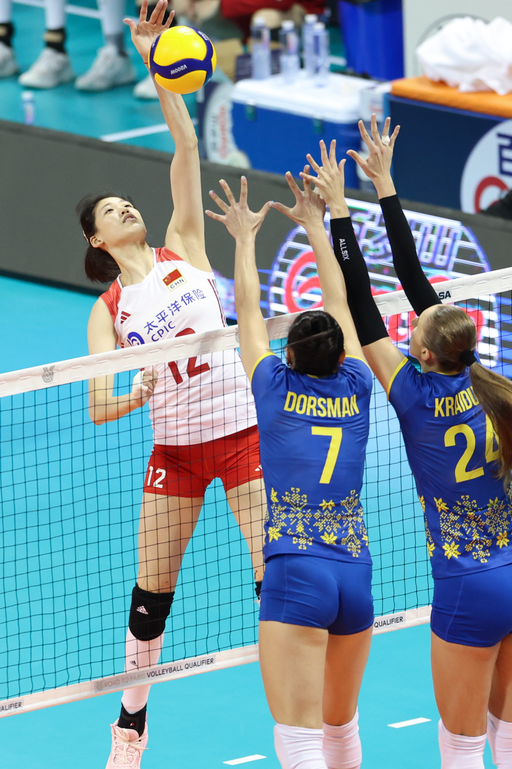 排球巴黎奥运会女排资格赛中国胜乌克兰