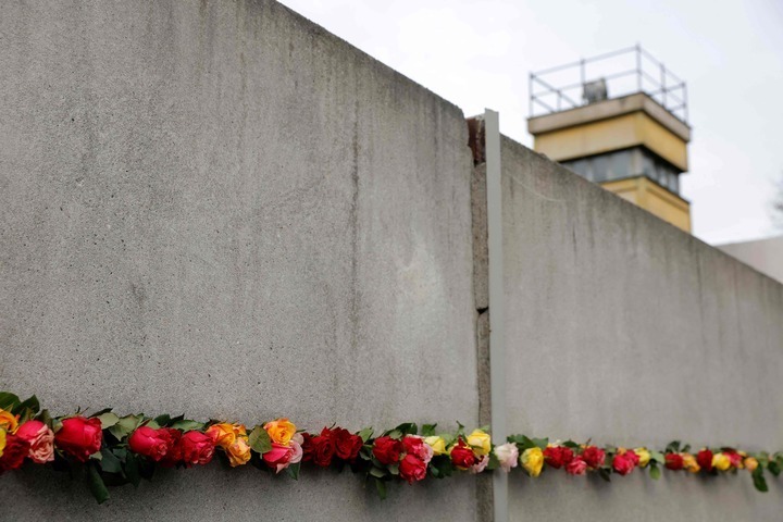 东西方同一面"墙"