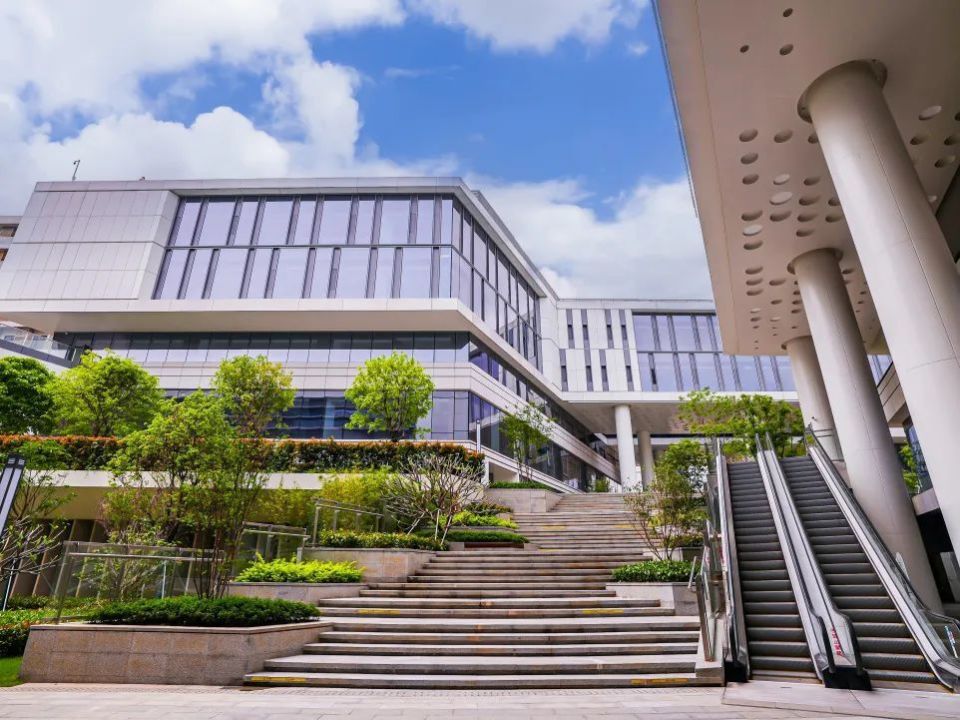 世界有四大湾区,分别是纽约湾区,旧金山湾区,东京湾区和粤港澳大湾区