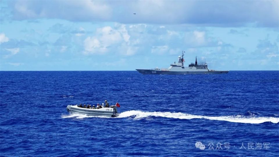 从巴林塘海峡进入南海经西太平洋南下穿越大隅海峡从济州岛以南附近