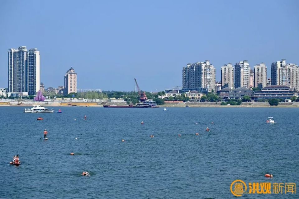现场画面！南昌开展横渡赣江活动演练