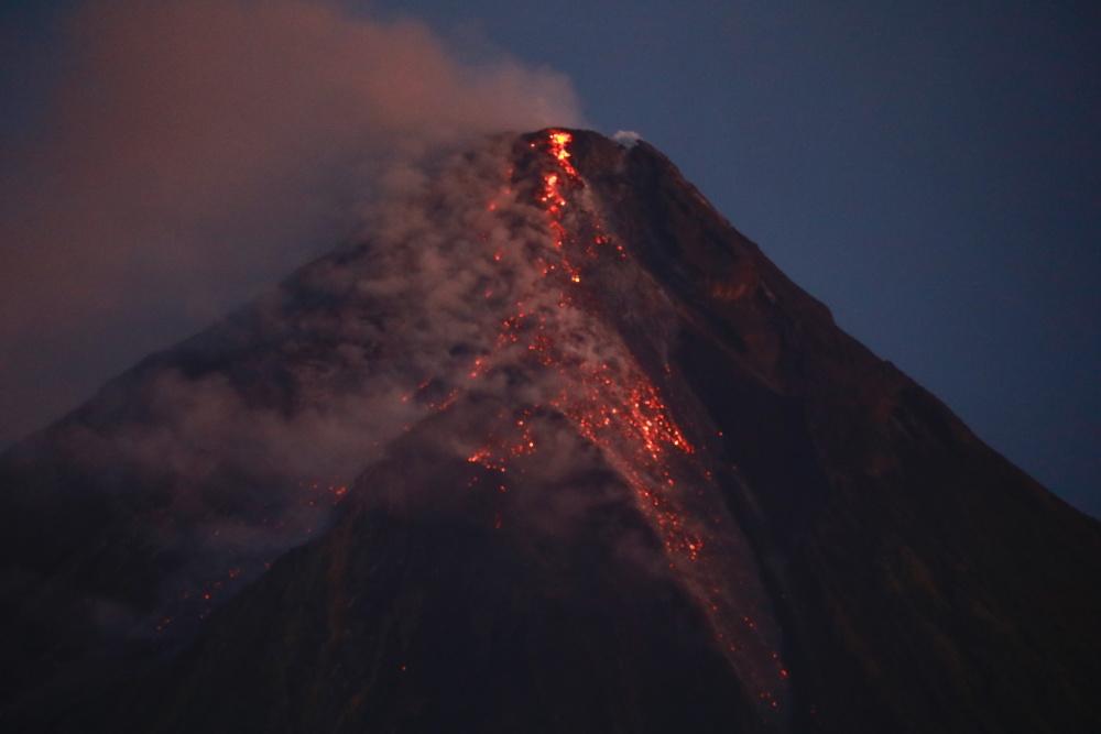 (外代二线)菲律宾马荣火山喷发