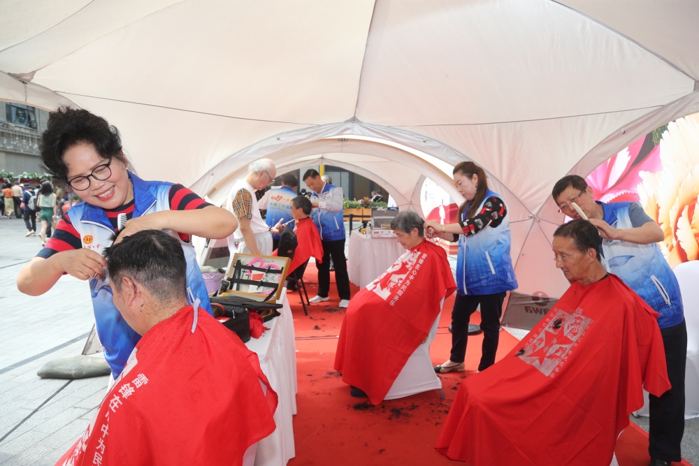 走在前,当表率,"上海劳模服务"小程序上线