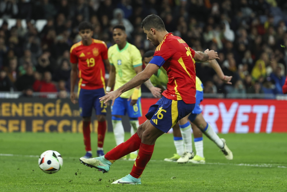 3月26日,西班牙队球员罗德里攻入球队第三球.