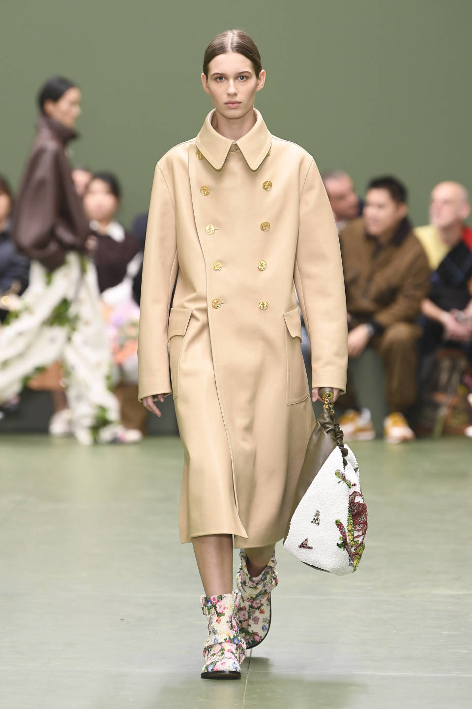 巴黎时装周罗意威品牌时装秀2