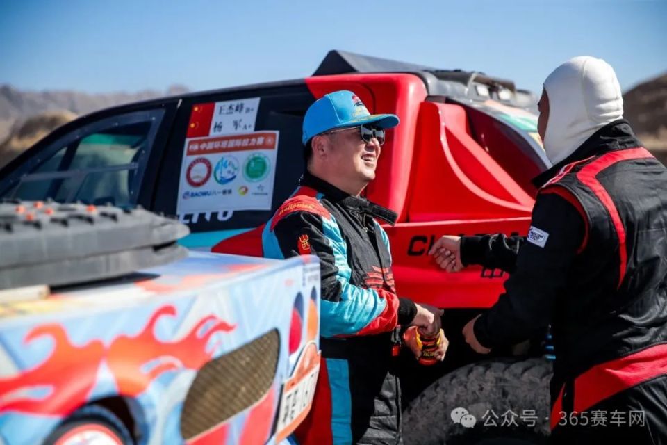 "国产"t1 赛车闪耀2024环塔拉力赛  郑卫军展望库布齐沙漠新征途
