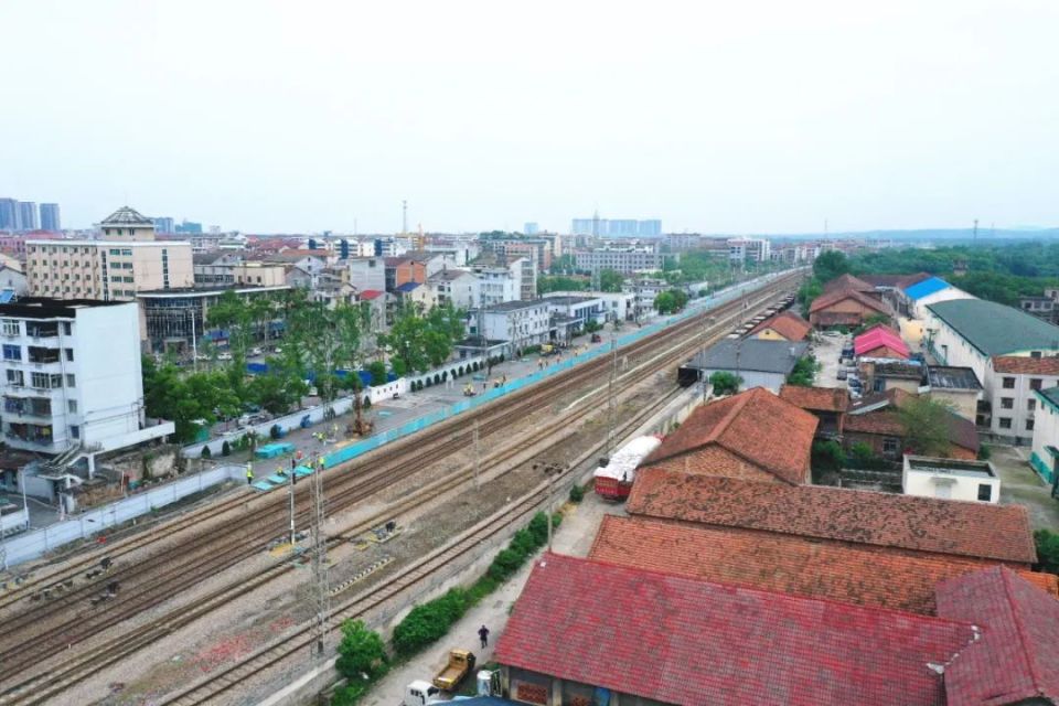 京广铁路荣家湾站客运化改造开工,力争7月1日实现停靠!