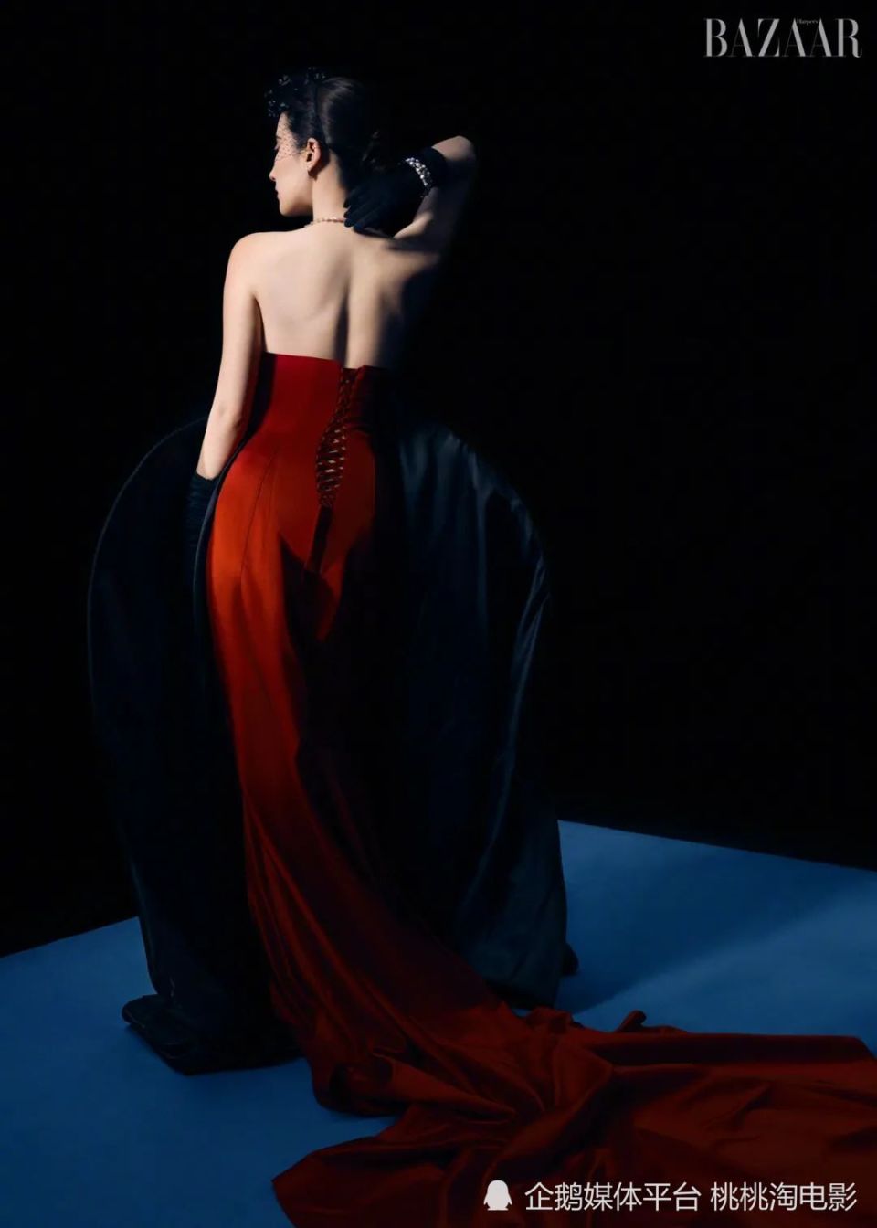 刘亦菲《时尚芭莎》四月双封封面,奢牌加身造型惊艳全场_腾讯新闻