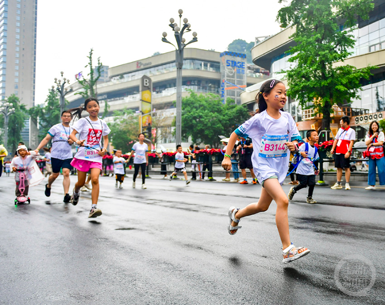 奔跑吧,少年!2024重庆六一缤纷跑欢乐起跑