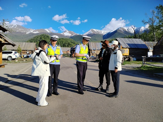 新疆交警带您打卡《我的阿勒泰》