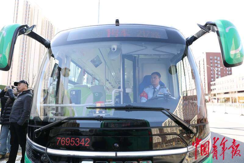 开学在即部分北京市政协委员调研通学公交