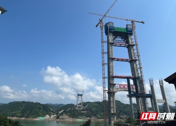 乘"龙"过江 洞庭溪沅水特大桥两岸"一线牵"