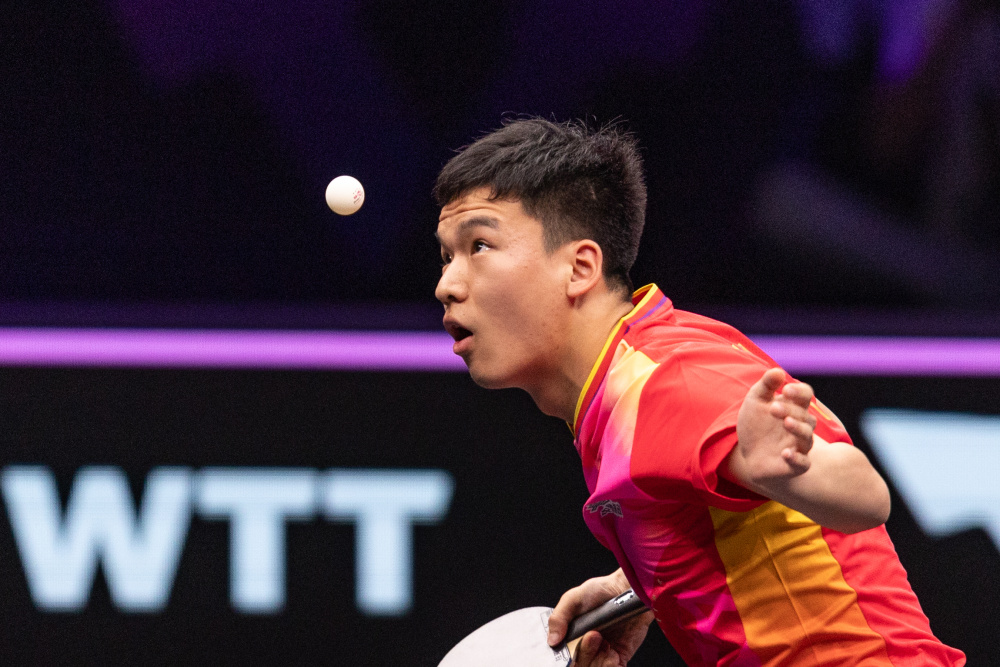 乒乓球——wtt重庆冠军赛:向鹏晋级