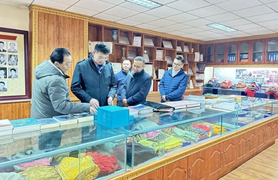 热贡艺术博物馆,深入了解歌舞剧团发展历程,场地设备和作品创排情况