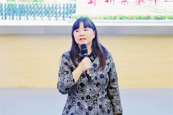 北京师范大学督导老师杜心灵分享听课感受,她为郑州11中各位实习教师
