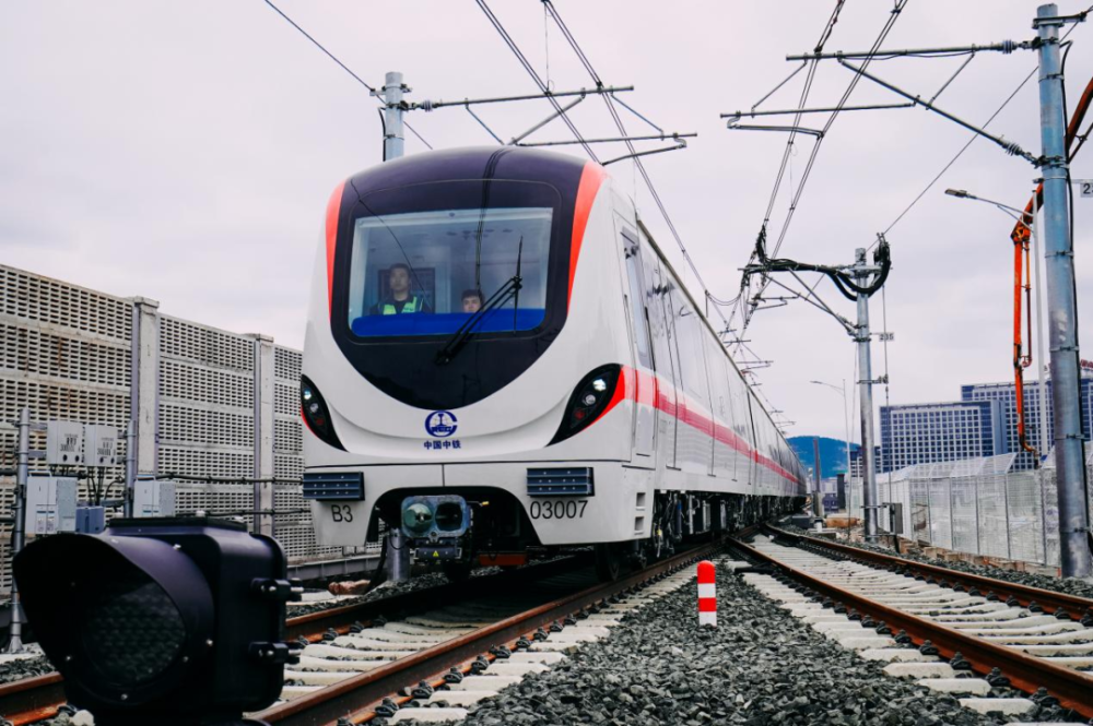 速度达100kmh贵阳地铁3号线列车开始调试