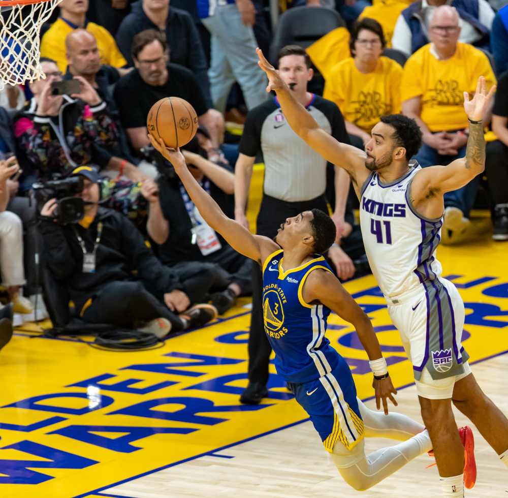 (体育)篮球——nba季后赛:国王胜勇士