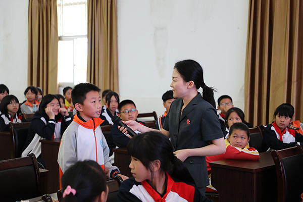 "负责校园安全的陈副校长表示,"今后还要多开展类似的普法活动.