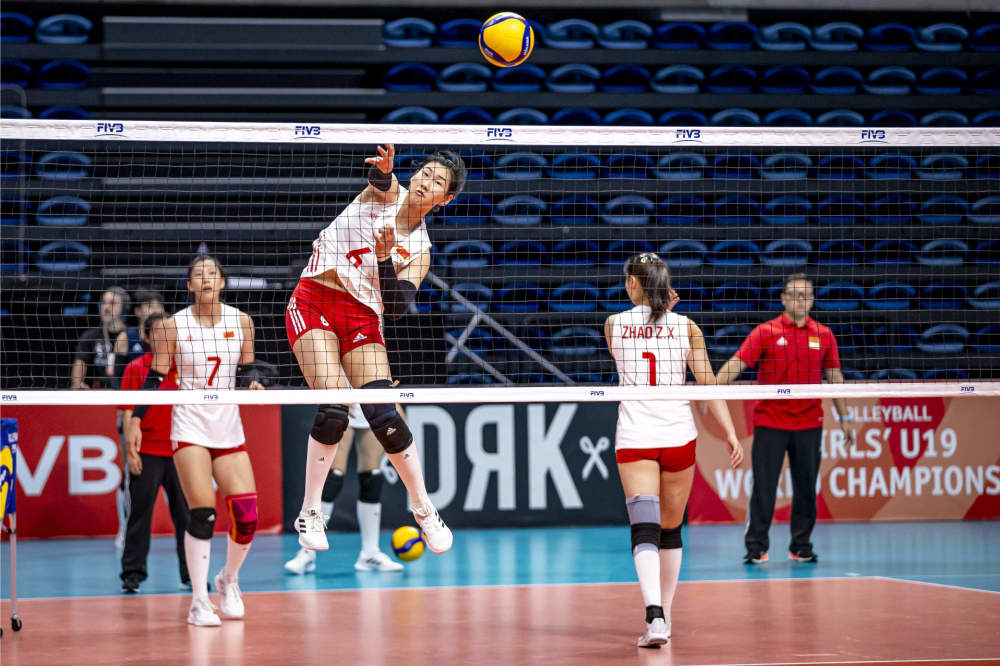 中国女排爆冷出局 55岁名帅不敢相信 队员也愣在原地-腾讯新闻