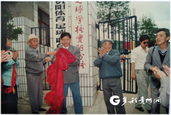 【踢球吧,少年!】何炳权:50年乐在其中,我和娃娃们一起追"球"