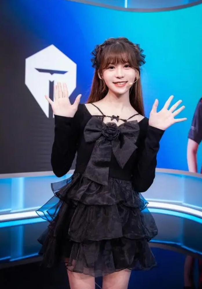 lpl和lck两大赛区,美女主持解说大盘点_腾讯新闻